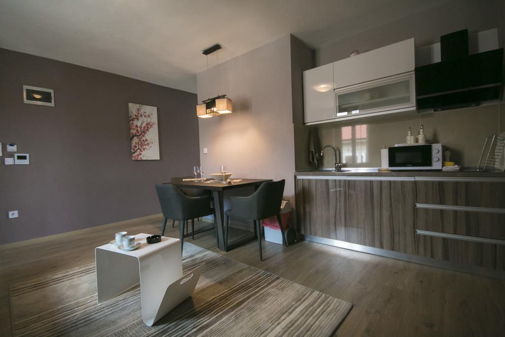 Apartmens Melisa เวอร์ซาร์ ภายนอก รูปภาพ