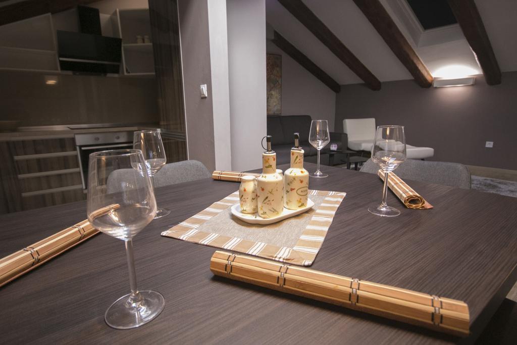 Apartmens Melisa เวอร์ซาร์ ภายนอก รูปภาพ