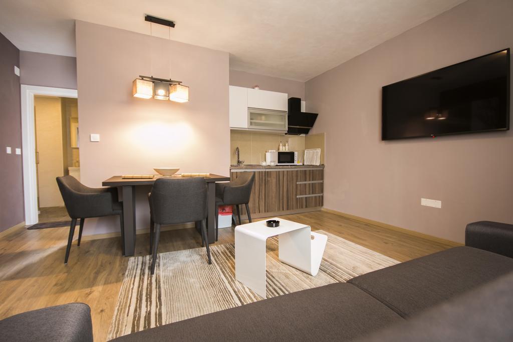 Apartmens Melisa เวอร์ซาร์ ภายนอก รูปภาพ