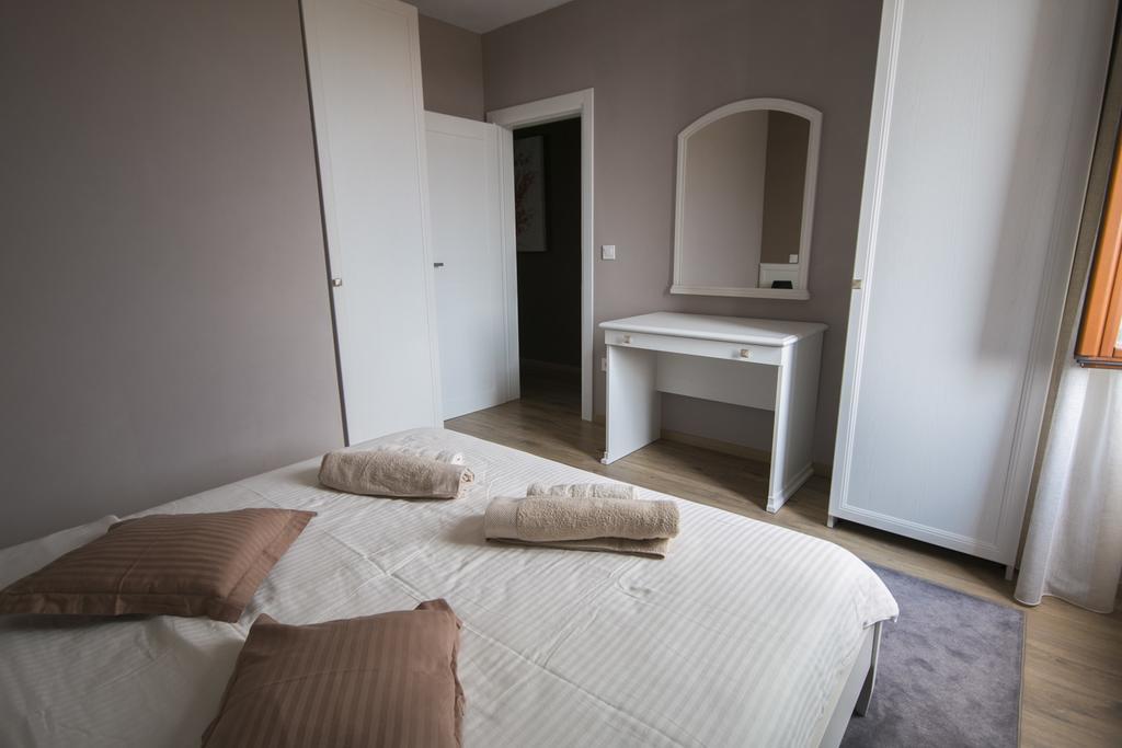 Apartmens Melisa เวอร์ซาร์ ภายนอก รูปภาพ