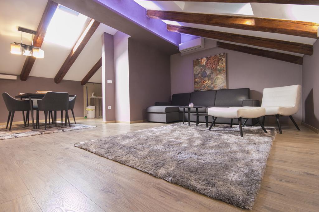 Apartmens Melisa เวอร์ซาร์ ภายนอก รูปภาพ