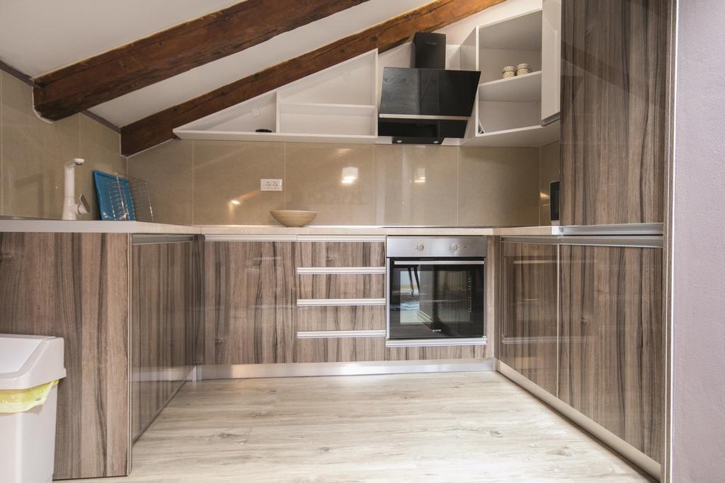 Apartmens Melisa เวอร์ซาร์ ภายนอก รูปภาพ