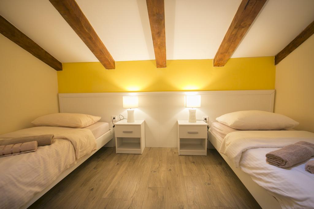 Apartmens Melisa เวอร์ซาร์ ภายนอก รูปภาพ