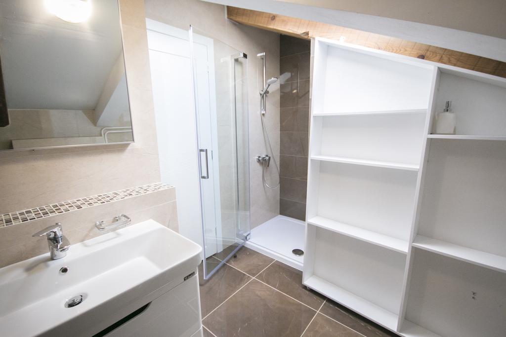 Apartmens Melisa เวอร์ซาร์ ภายนอก รูปภาพ