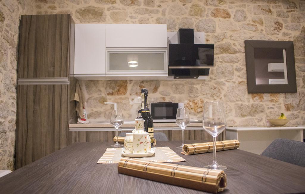 Apartmens Melisa เวอร์ซาร์ ภายนอก รูปภาพ