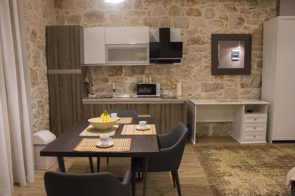 Apartmens Melisa เวอร์ซาร์ ภายนอก รูปภาพ