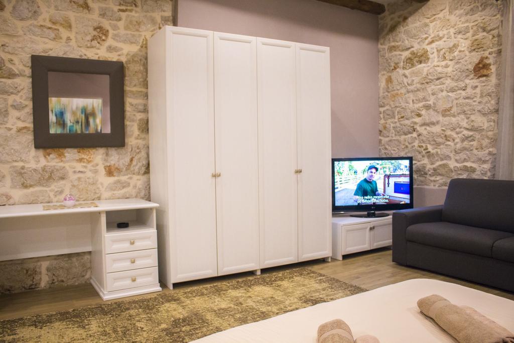 Apartmens Melisa เวอร์ซาร์ ภายนอก รูปภาพ