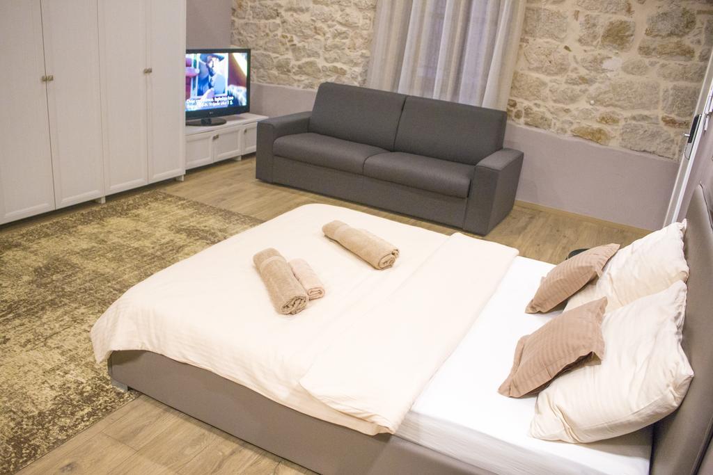 Apartmens Melisa เวอร์ซาร์ ภายนอก รูปภาพ